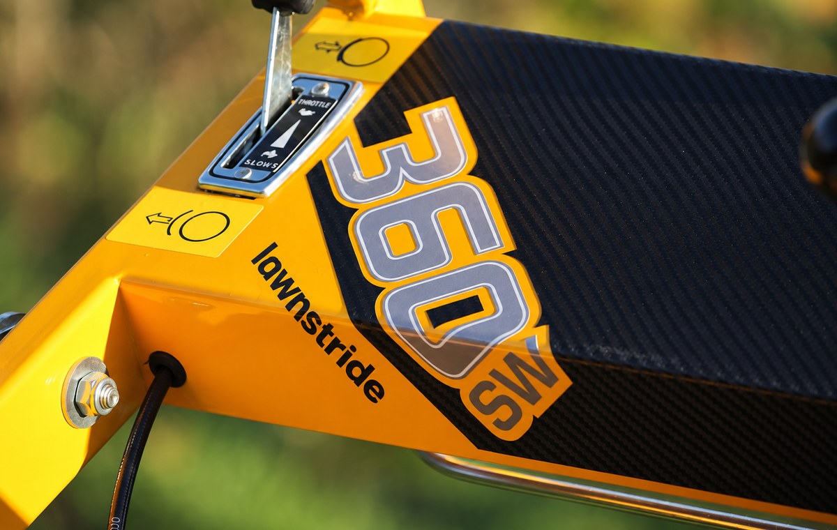 360 SW stump grinder, model badge and throttle control