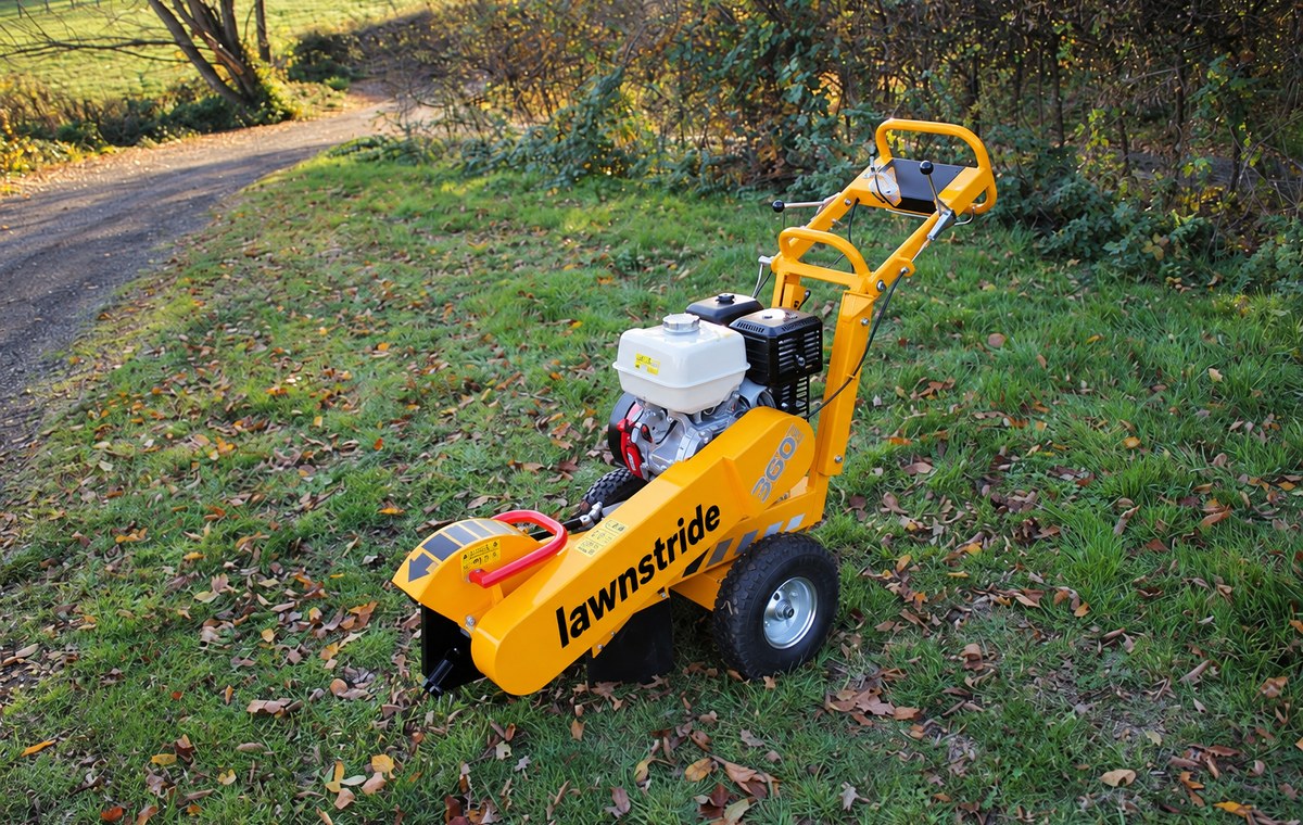 360 SW stump grinder, three-quarter view on grass