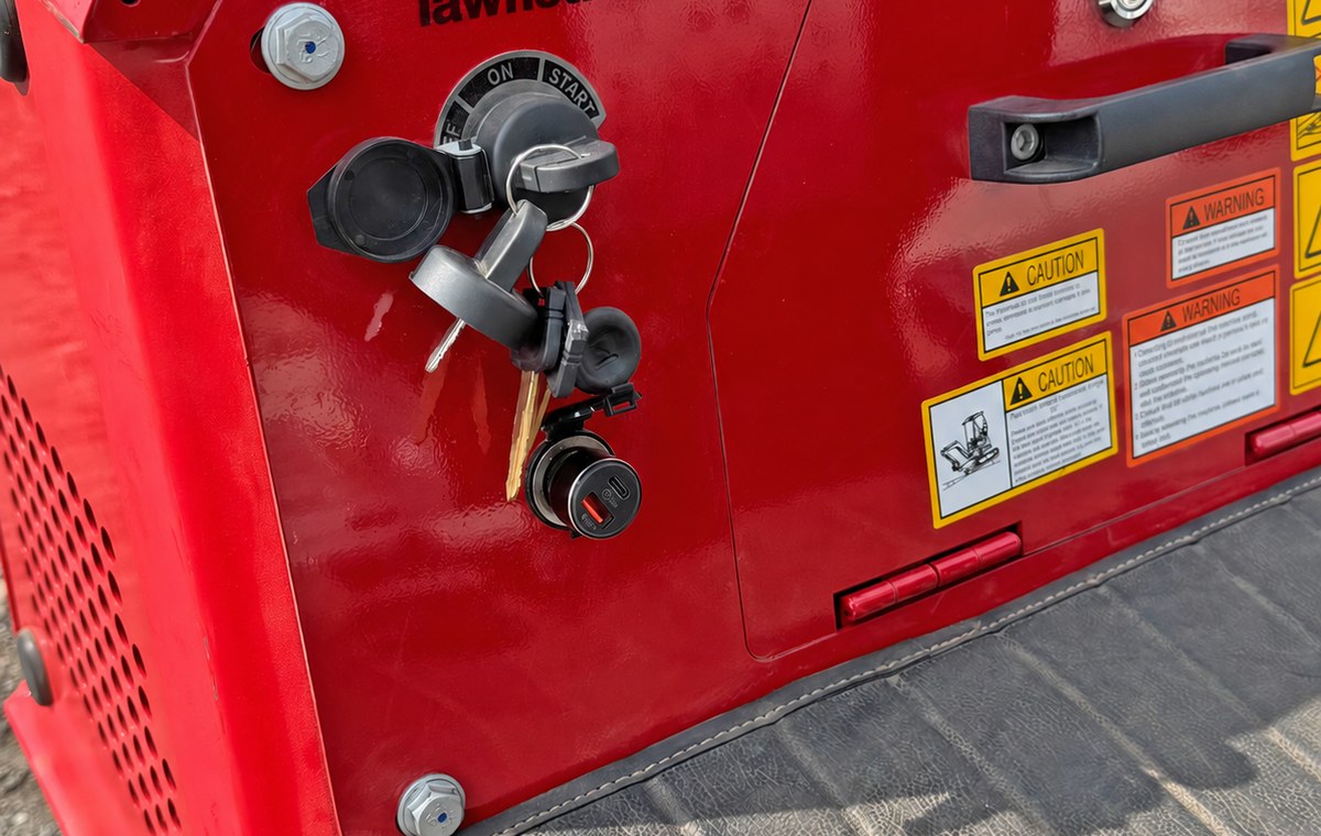 CREX6-M mini excavator, key ignition, isolator and service panel