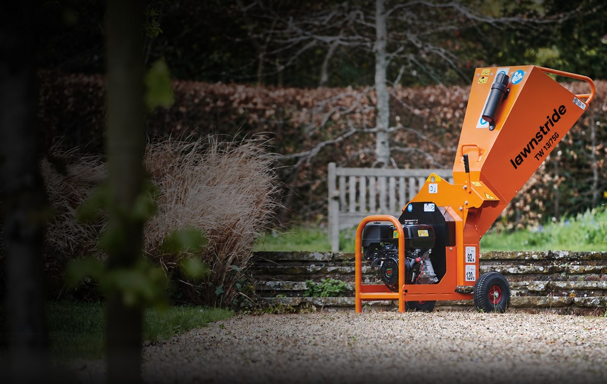 TW 13/75G petrol wood chipper, hero view of the chipper on a drive