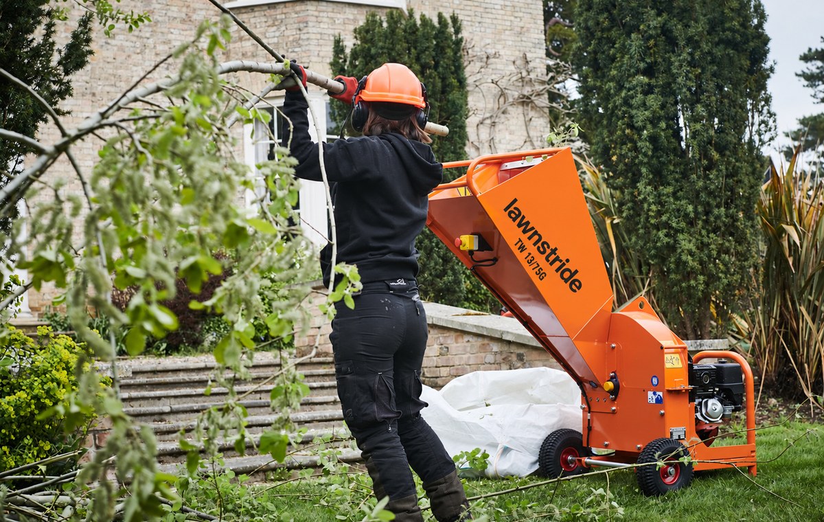 TW 13/75G petrol wood chipper, chipping in a domestic garden